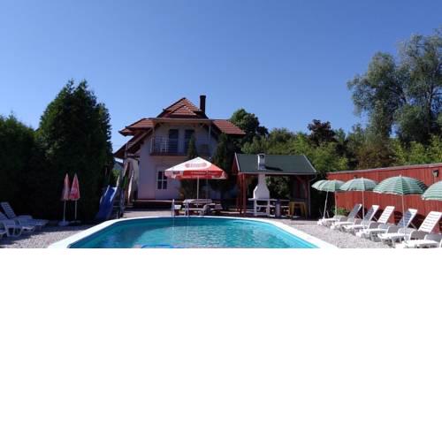 Ferienwohnung mit Pool; WLAN für 5 Personen direkt am Wasser