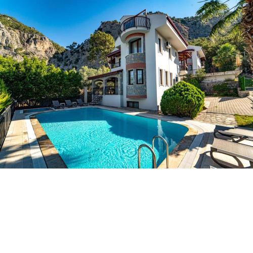 Fethiye Göcek'te Havuzlu Deniz Manzaralı jakuzili Villa