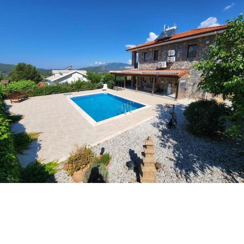Fethiye Üzümlüde havuzlu müstakil tatil villası