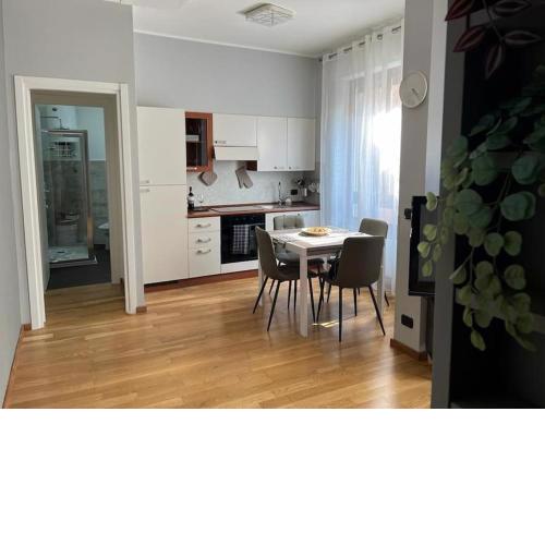 few minutes from the center, free parking and wifi