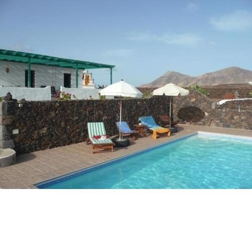 Finca mit Pool und herrlichem Meerblick