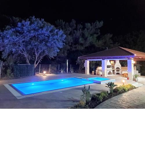 Fiore di Rodi - Private Pool, Jacuzzi and Barbecue