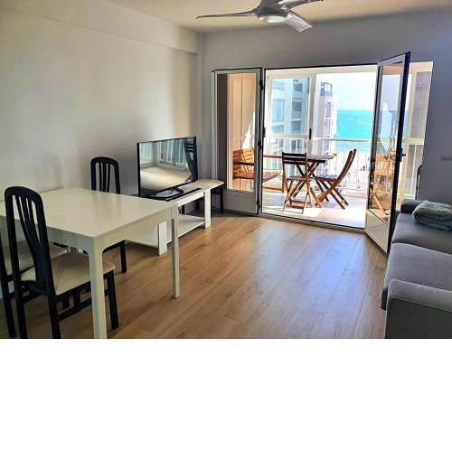 First line apartment with 3 bedrooms and seaviews