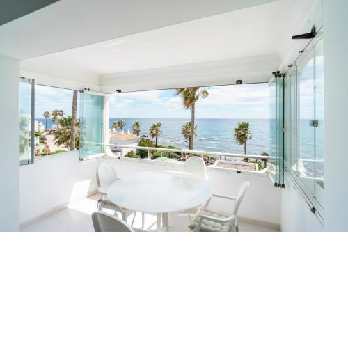 First Line Beach Apartment