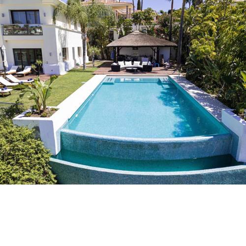 First line Golf Villa, 6-bedrooms + swimming pool
