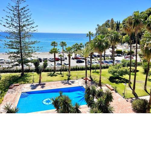 First Line Rosa Nautica Pool