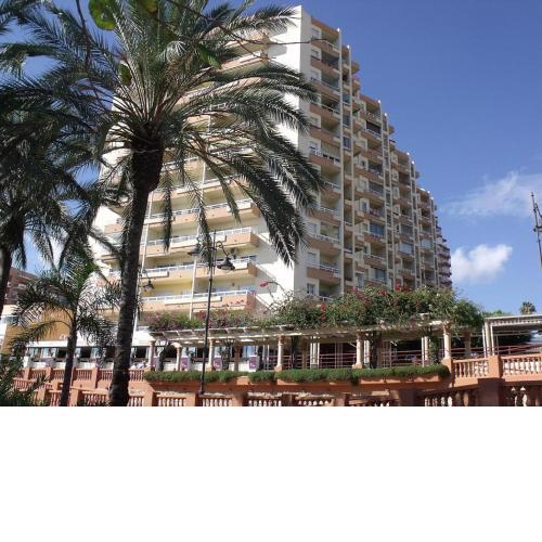 First Line, to the beach, 1 bed Apt , Sleeps
