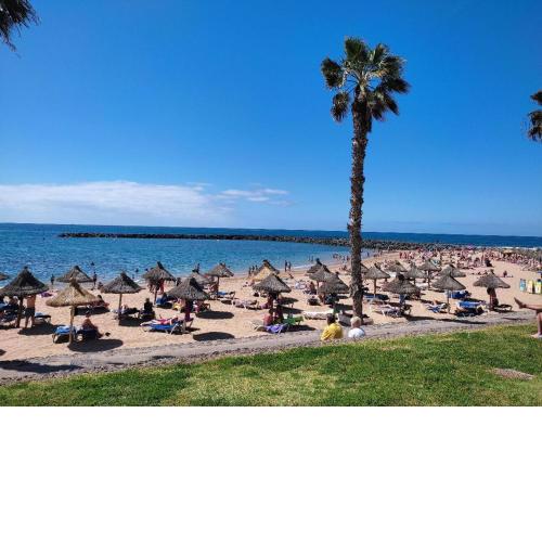 First line, upscale apartment Los Cristianos! Free parking