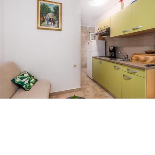 Five-Bedroom Apartment with Sea View in Pag