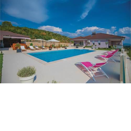 Five-Bedroom Holiday Home in Glavina Donja