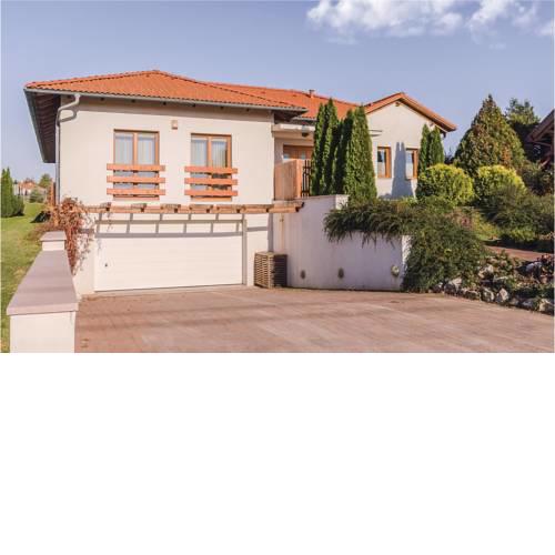 Five-Bedroom Holiday Home in Gyorujbarat
