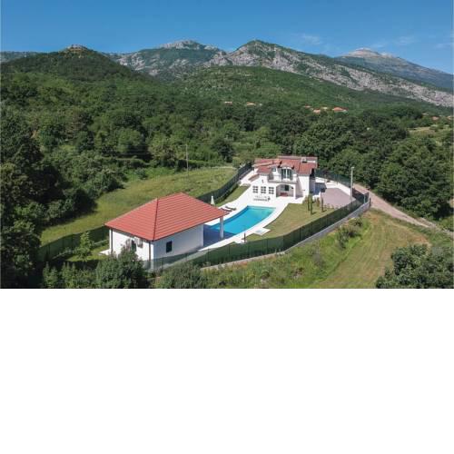 Five-Bedroom Holiday Home in Hrvace