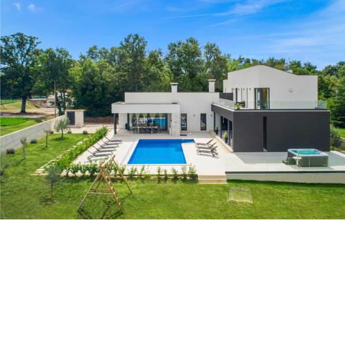 Five-Bedroom Holiday Home in Kujici