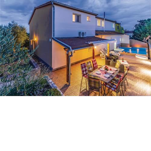 Five-Bedroom Holiday Home in Pavicini