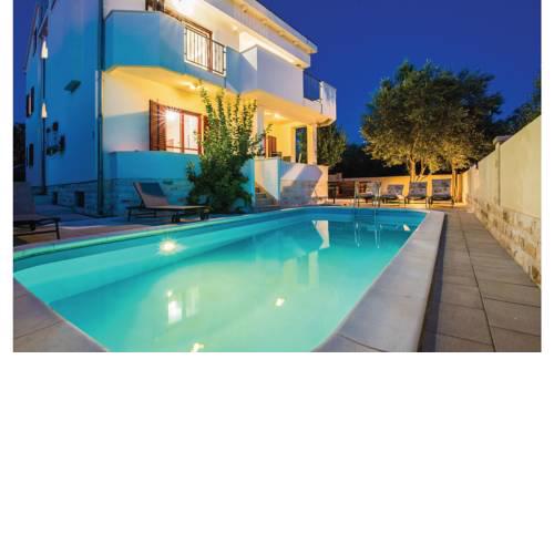 Five-Bedroom Holiday Home in Sv.Filip i Jakov