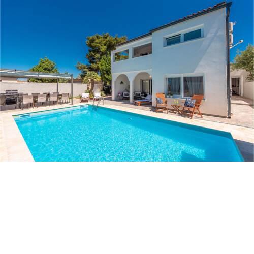 Five-Bedroom Holiday Home in Vrsi Mulo