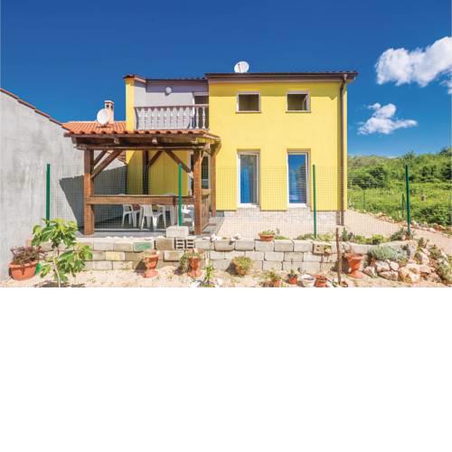 Five-bedroom Holiday home in Zupanje