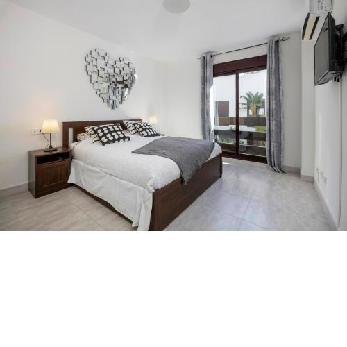 FIVE STAR 3 bedroom Apt in ideal location - RDR237