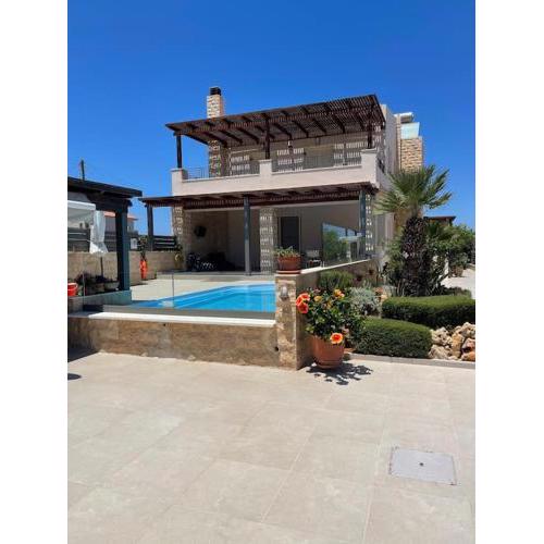 Flaneur Casa , a lovely beachfront villa