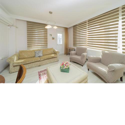 Flat Close to Beach with Balcony in Konyaalti