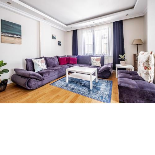 Flat in Maltepe with Balcony near Shopping Malls