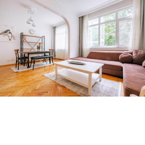 Flat w Balcony 8 min to Cevahir and City’s Mall