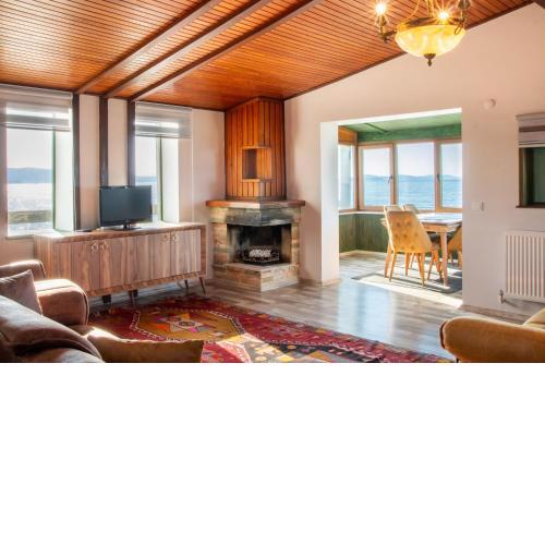 Flat w Fireplace Terrace 3 min to Beach in Urla