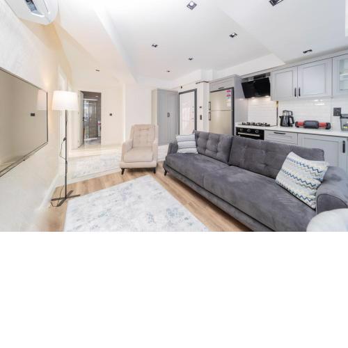 Flat with Balcony and Shared Pool 6 min to Beach