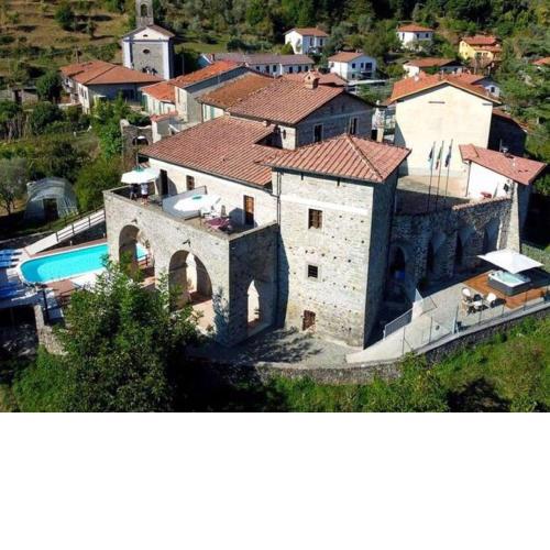Flat with heated hot tub and shared pool