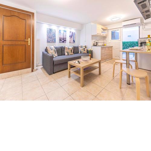 Flat with patio near Acropolis & Herodion