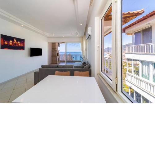 Flat with Sea & Nature View and Balcony in Alanya