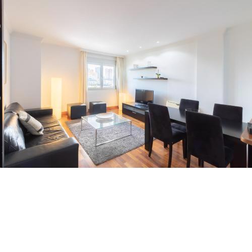 Flatguest Ramblas Golf 6C - Parking + Pool + Gym