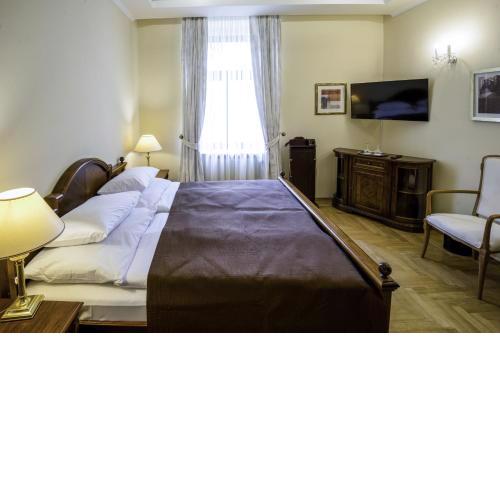 FLEUR DE LIS HOTEL