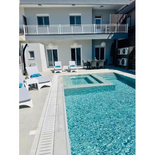 Flev's Luxury Villas
