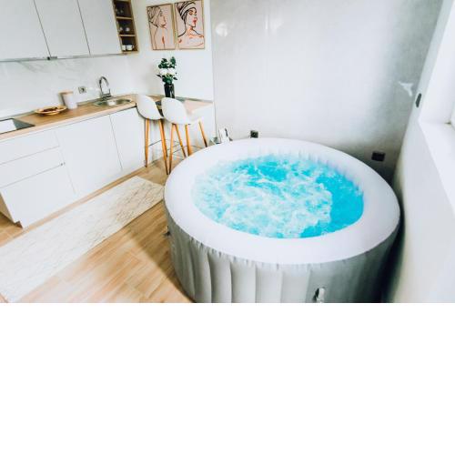 Flexible SelfCheckIns 27 - Jacuzzi - Bedroom - NEW