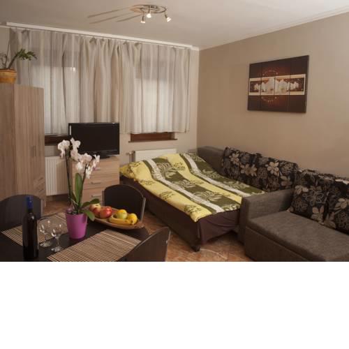 Flora Apartman