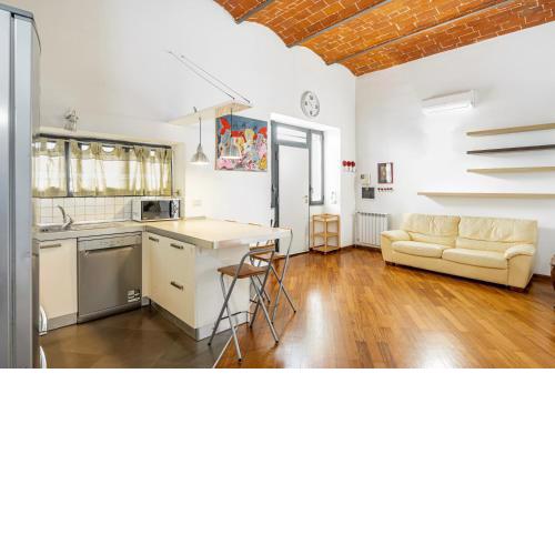 Florence Statuto Apartment with Small Courtyard