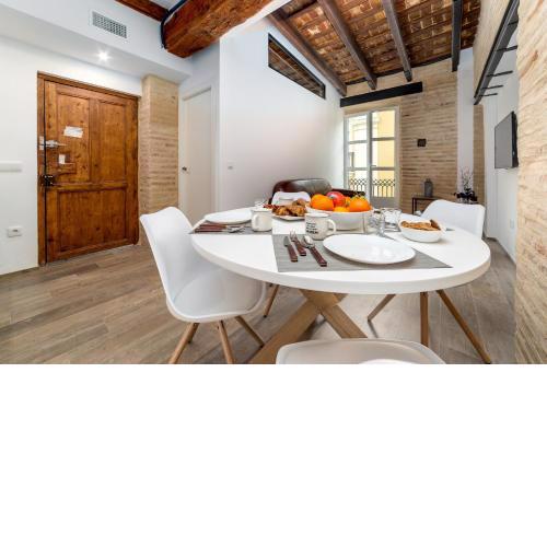 FLORIT FLATS - CATHEDRAL LUXURY TERRACE FLAT 2BR 2BA AC Wifi