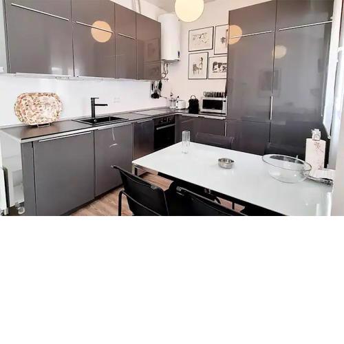 FLORIT FLATS - The Canovas Apartment
