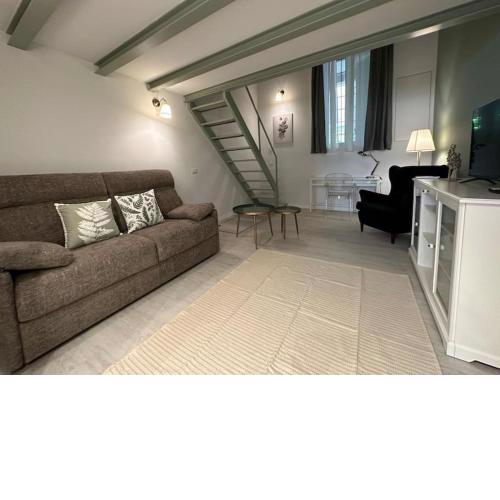 Flowers, a cozy suite in Milan