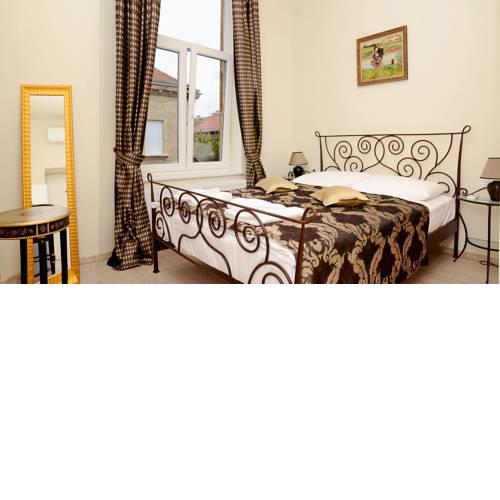 Flowers Premium Apartments & Rooms