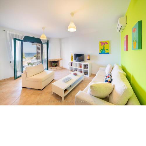 FLUO Seaside Apartment