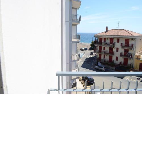 Fondachello Beach House1 - Fondachello-apartments com