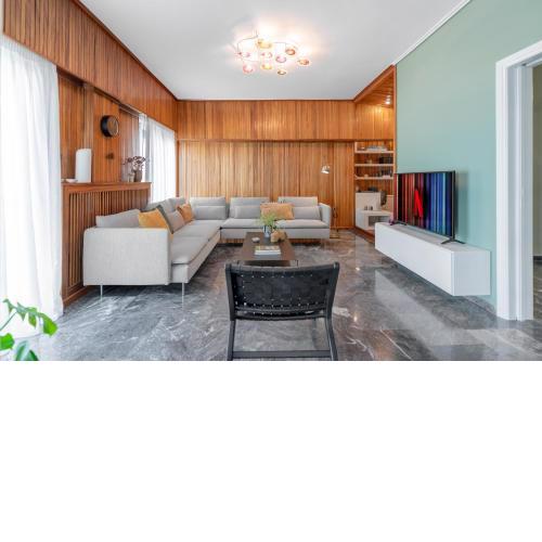 Foothills of Acropolis-Thissio 3 bdrm apartment