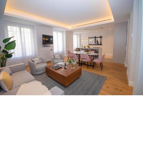 For You Rentals Lujoso y elegante ap. en Centro Madrid ALC35