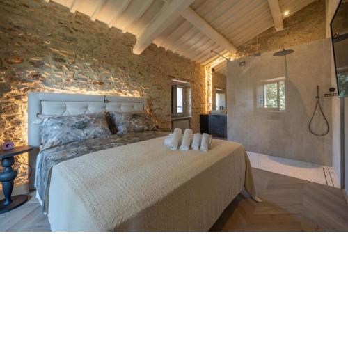 Forma Your Boutique Suite