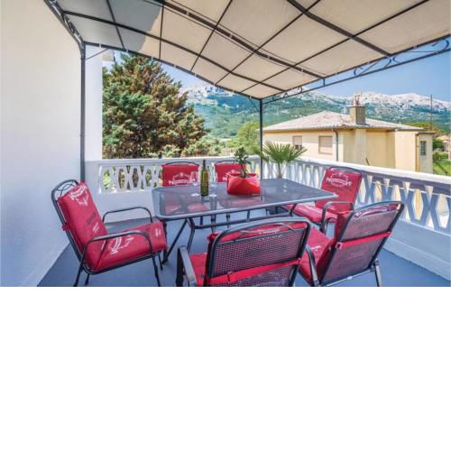 Four-Bedroom Apartment in Draga Bascanska