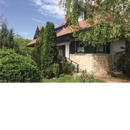 Four-Bedroom Apartment in Epleny