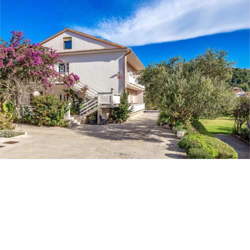 Four-Bedroom Apartment in Rab