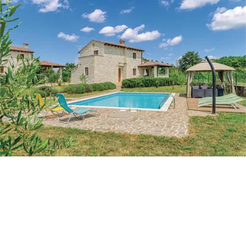 Four-Bedroom Holiday Home in Dubravci